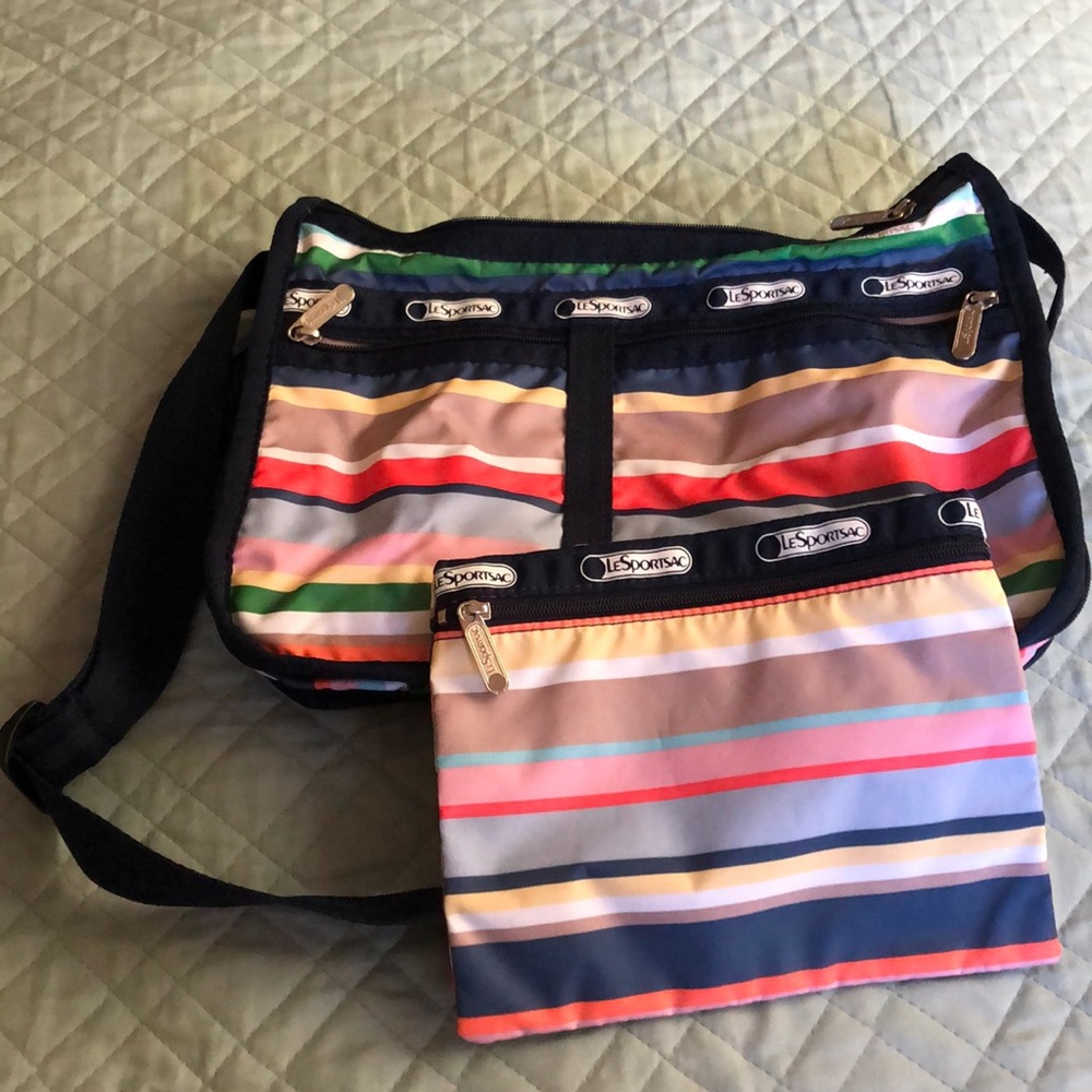 Lesportsac crossbody bag with pouch. EUC